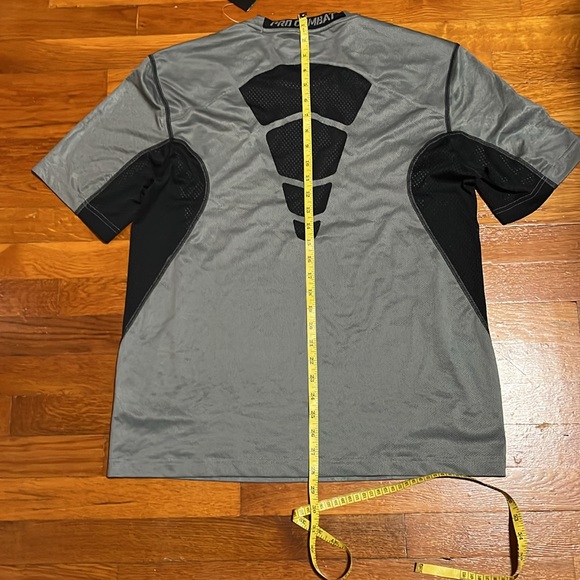 Nike Pro Combat. Men's NWT Size L. Gray/Black Shirt. Dri-Fit - Picture 4 of 5